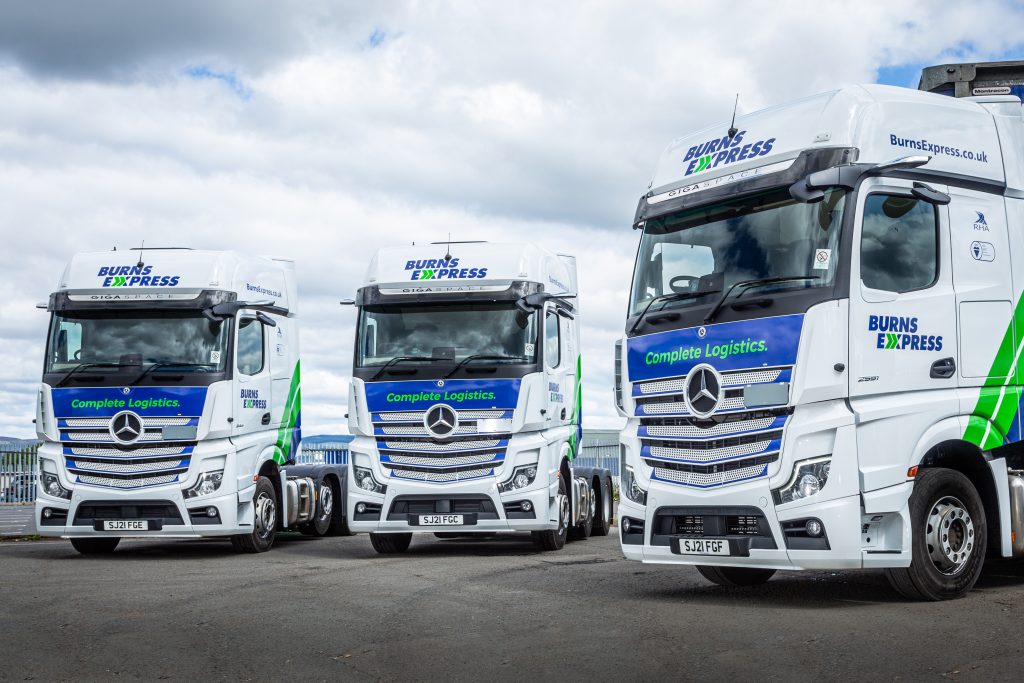 Coordinated transport and storage in integrated logistics